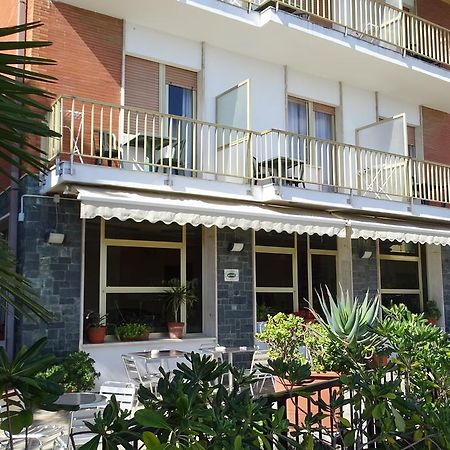 Hotel Ambassador Laigueglia Exterior foto