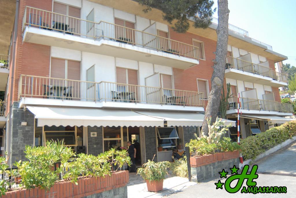 Hotel Ambassador Laigueglia Habitación foto