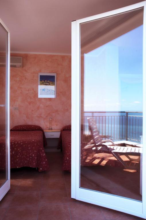Hotel Ambassador Laigueglia Exterior foto